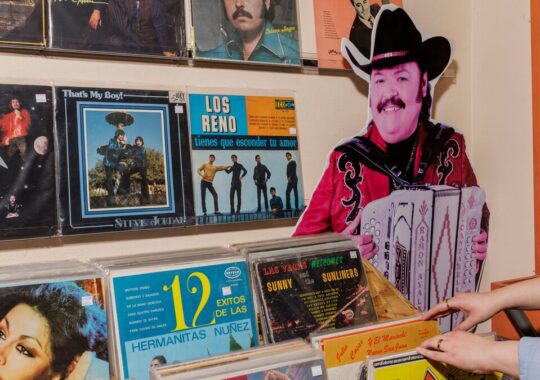 Vinyl Border: Record Store that resurrences the lost wave Valle del Río Grande | Entertainment in the United States
